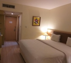 Двухместный номер Deluxe двуспальная кровать в OYO 666 D' Grande Hotel Batam
