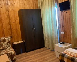 Трехместный номер с двуспальной и односпальной кроватью в Южный сад