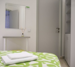 Двухместный номер с двуспальной кроватью, ванной комнатой, без окна в Sunny Sochi Hostel