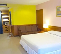 Трёхместный номер Garden в Birds and Bees Resort