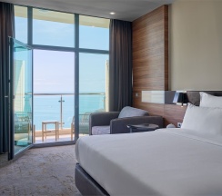 Номер Executive на клубном этаже, с видом на море – с двуспальной кроватью в Pullman Sochi Centre