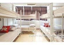 Кровать в общем номере двуспальная кровать в OYO 688 Bangkok Hub Hostel