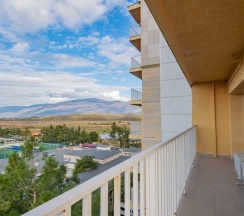 Двухместный полулюкс (Главный корпус) с 2 комнатами с балконом двуспальная кровать в Литфонд