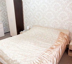 Двухкомнатный люкс с двуспальной кроватью в Рем Отель