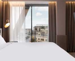 Люкс с видом на Арбат с одной большой кроватью в Cosmos Selection Moscow Arbat