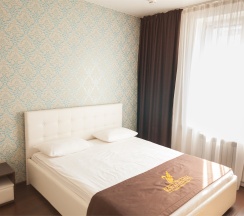 Полулюкс  двухкомнатный номер с двумя раздельными кроватями в Royal hotel