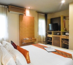 Двухместный люкс с видом на море двуспальная кровать в Vartika Resovilla KuiBuri Beach Resort and Villas