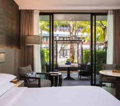 Номер Pool Cabana с видом на сад в Phuket Marriott Resort And Spa, Nai Yang Beach