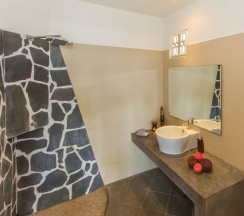 Двухместный номер Standard с видом на сад двуспальная кровать в Sallamai Resort