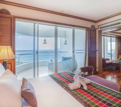 Люкс Regency с 2 комнатами в Royal Cliff Beach Hotel Pattaya