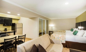 Четырёхместный люкс в Hawthorn Suites by Wyndham Orlando International Drive