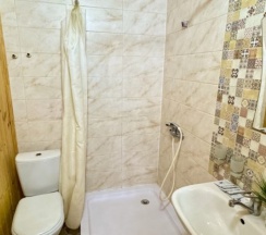 2-х комнатный 2-х этажный Домик с балконом на 6-8 человек в Кокос