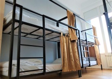 Верхнее место в общем 8ми местном номере №410 в Bla Bla Hostel