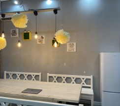 Коттедж с 4 комнатами с красивым видом из окна в Черный дом