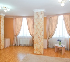 Люкс с видом на город в Ирис