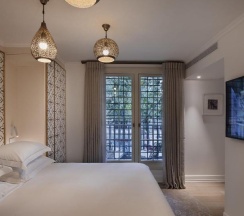 Двухместный люкс с балконом двуспальная кровать в The Drisco Hotel Tel Aviv - Relais & Chateaux