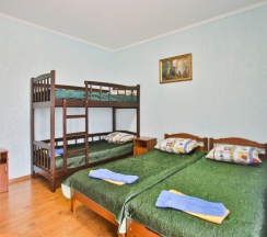 Четырёхместный семейный номер Standard с балконом и с видом на город в Жемчуг village