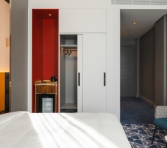 Премиум Кинг для маломобильных гостей в Maidens Hotel Moscow