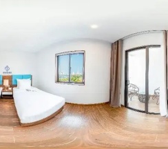 Двухместный номер Superior с балконом (2 отдельные кровати) в Gold Plaza Hotel Da Nang