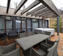 Вилла с 3-мя спальнями и панорамным видом на горы c Джакузи на террасе в Skypark