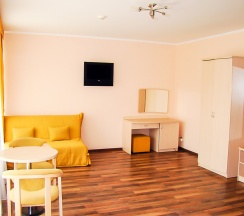 Стандарт четырёхместный с балконом в Синее море