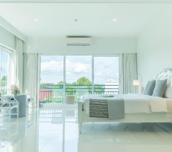 Люкс с балконом в Cera Resort Chaam