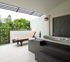 Двухместный номер Deluxe Jacuzzi двуспальная кровать в Sunshine Garden Resort