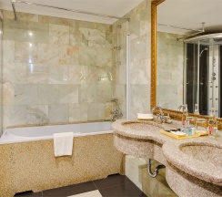 Двухкомнатный люкс в The Rooms Boutique Hotel