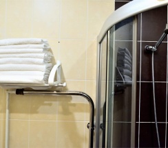 №8. Трехместный номер с дополнительным спальным местом и видом на горы в Прибой