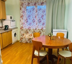 3-комнатные апартаменты улучшенные в Четыре комнаты