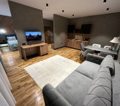 Двухкомнатный улучшенный люкс с кухней в Tash maral