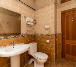 Люкс 3-х комнатный с кухней и бильярдом 4-х местный в Жемчуг