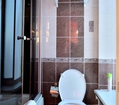 №9. Семейный номер с двуспальной кроватью, диваном и видом на Байкал в Прибой