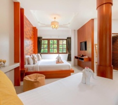 Двухместное бунгало Deluxe с видом на сад двуспальная кровать в Club Bamboo Boutique Patong Beach Resort