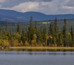 Домик на берегу озера в Огни Имандры