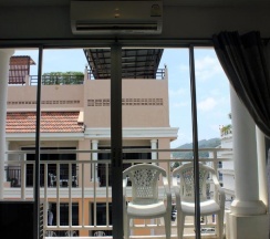 Двухместный номер Classic с балконом двуспальная кровать в Holiday Home Patong