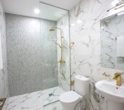 Номер Deluxe с балконом в Hotel Royal Inn