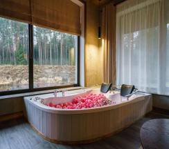 Шале премиум c джакузи в GlintWood