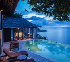 Двухместное Pool Villa Suite No. 3 oceanfront двуспальная кровать в Silavadee Pool Spa Resort