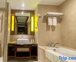 Семейный люкс с 2 комнатами с видом на сад в Jinghai Hotel & Resort