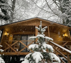 Шале Comfort с 2 комнатами с красивым видом из окна в Maas