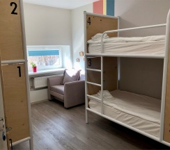 Четырёхместный номер с общей ванной комнатой в Форвикс