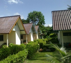 Двухместное бунгало с видом на сад двуспальная кровать в Good Days Lanta Beach Resort