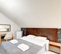 Комната стандарт с 1 двуспальной кроватью (мансарда) в Белая Лилия