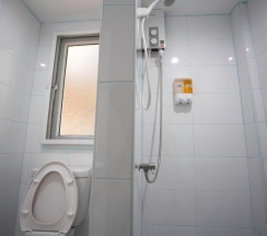 Трёхместный номер Standard в D-hub Hostel