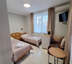 "КЛАССИК 5" Стандартный двухместный номер с раздельными односпальными кроватями и диваном на 1 этаже в Цитрус