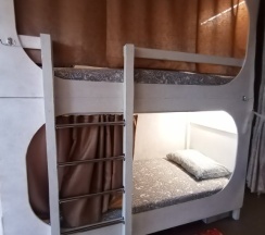 Кровать в общем номере в Гости