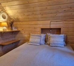 Дом с 2 комнатами с видом на озеро в Глэмпинг на озере Сиг