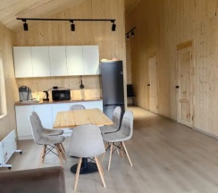 Коттедж с балконом в BarnHouse