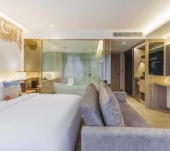 Двухместный номер Deluxe с видом на бассейн двуспальная кровать в The Marin Phuket